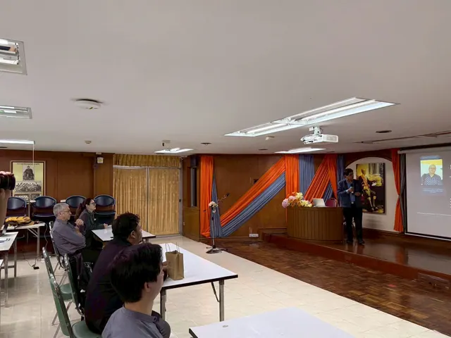 Photo 2: Special Talk: High-Quality Research for International Publication at CRRU