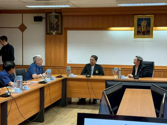 Photo 2: Prof. Dr. Vasile Berinde Meets the Dean of the Faculty of Science
