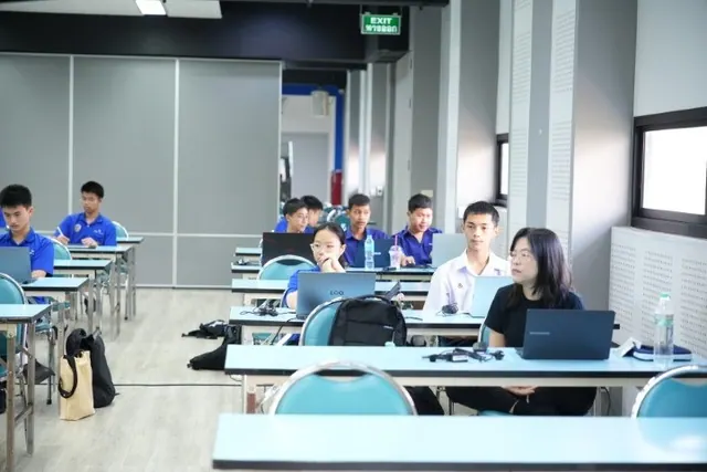 Photo 2: Workshop: AI for Mathematics and Computer Projects, Mahidol Wittayanusorn School