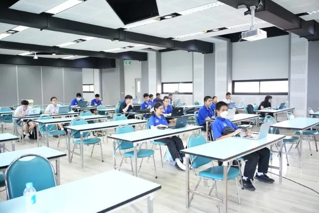 Photo 3: Workshop: AI for Mathematics and Computer Projects, Mahidol Wittayanusorn School