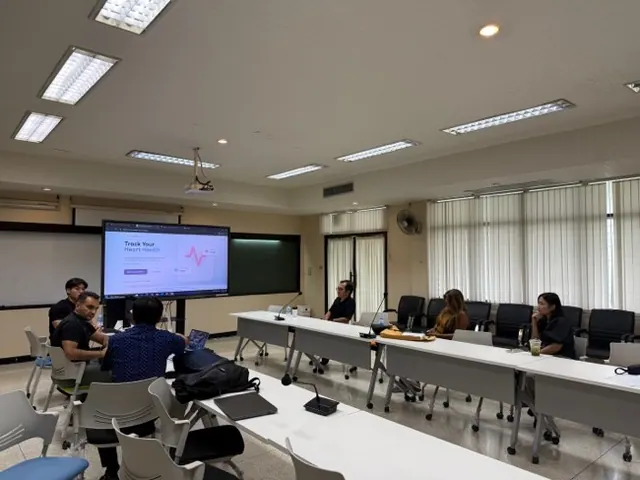 ภาพ 2: Prof. Mehmet Yavuz (ตุรกี) เสวนาวิชาการและสร้างเครือข่ายวิจัยด้านการหาค่าเหมาะที่สุดสำหรับการทำนายข้อมูลขนาดใหญ่